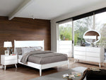 Lennart II White Wood Cal King Bed (Oversized)