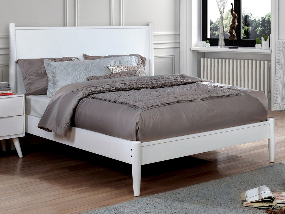 Lennart II White Wood Cal King Bed (Oversized)