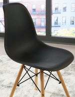 Jaspeni 4 Black/Natural Side Chairs