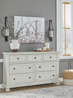 Robbinsdale Antique White 7-Drawer Dresser