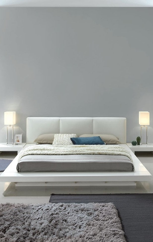 Christie White Cal King Bed (Oversized)