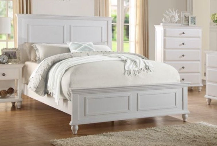 Evelyn White Wood Queen Panel Bed